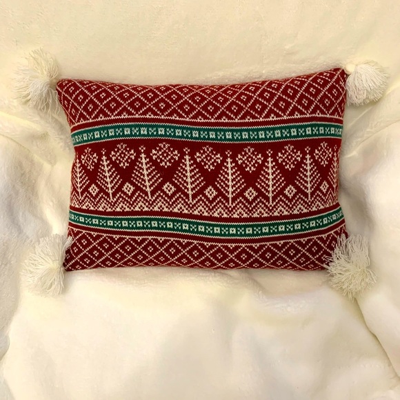 Fair Isle Intarsia Knit Oblong Christmas Holiday red pillow with‎ tassels - Picture 1 of 4